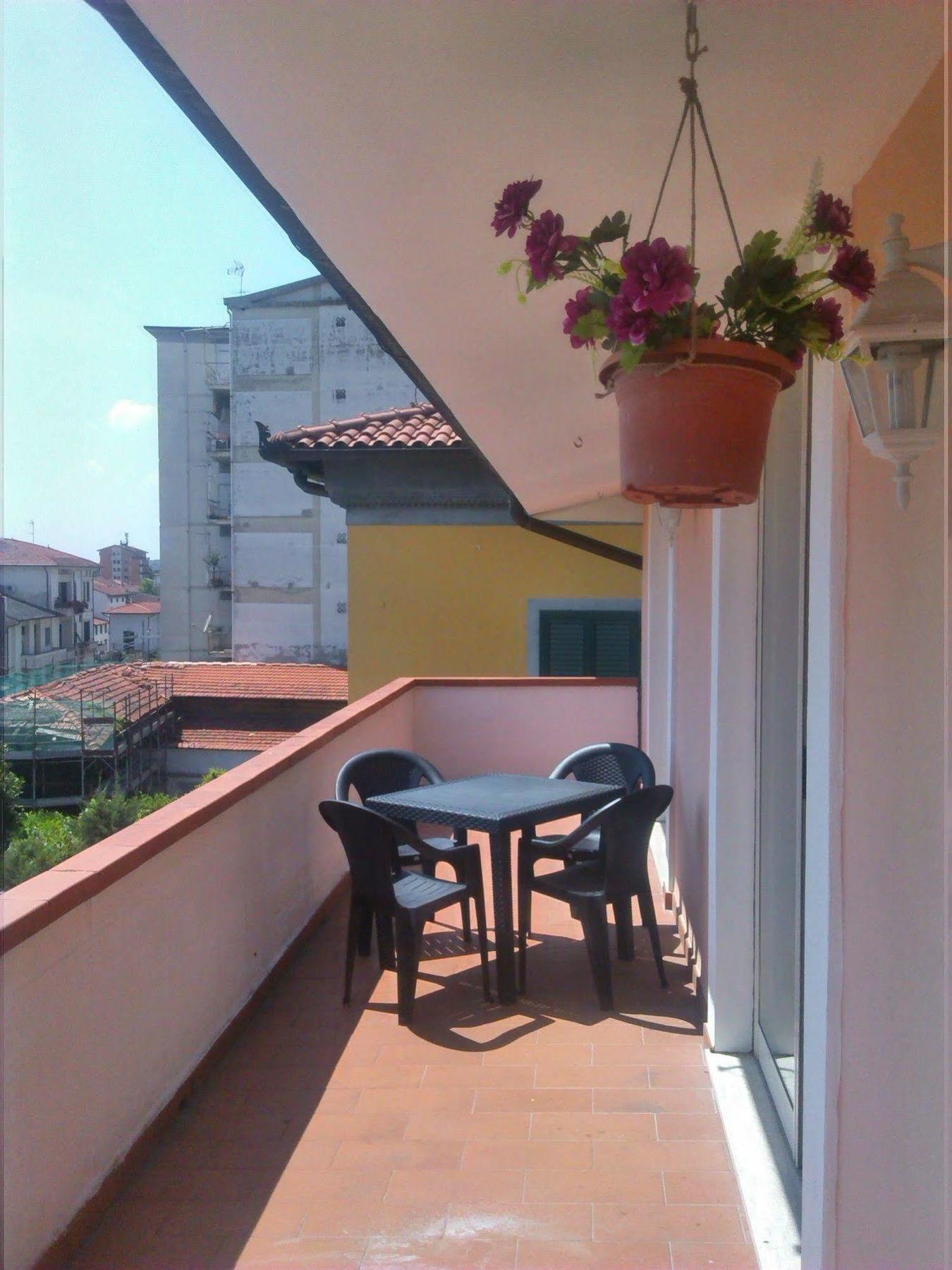 Holiday Matteotti Montecatini Terme Bagian luar foto